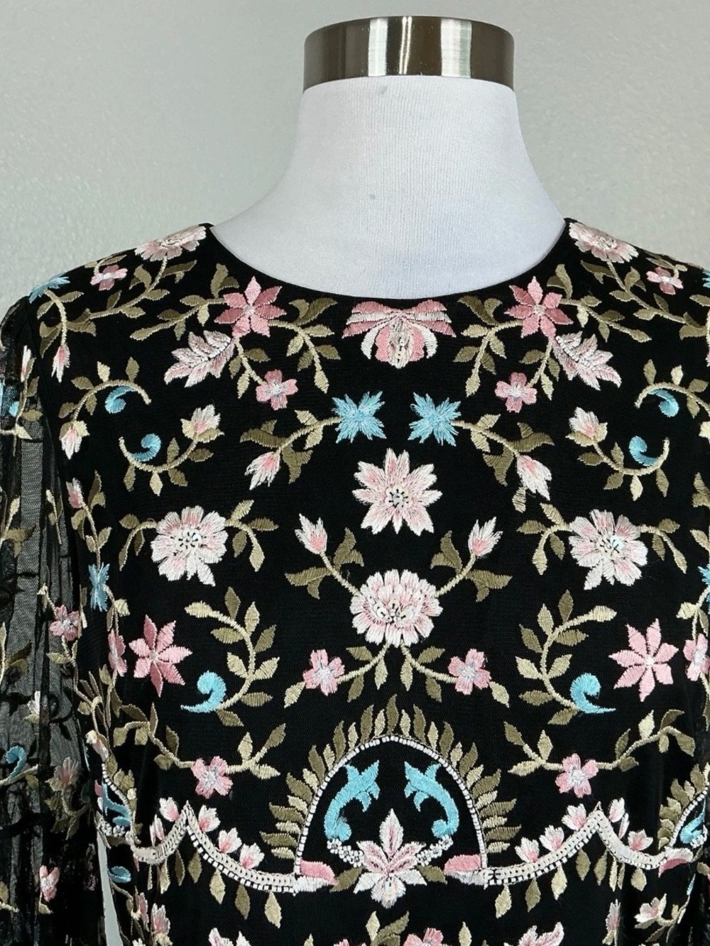 Mac Duggal 35111 Black Evening Gown Floral Embroidered Long Sleeve Dress Size 10 - Picture 8 of 9